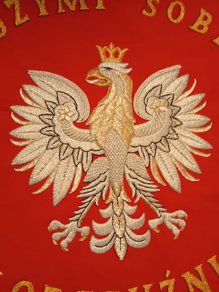 sztandar-szkolny-haft-ręczny-z-maria-skłodowska-curie